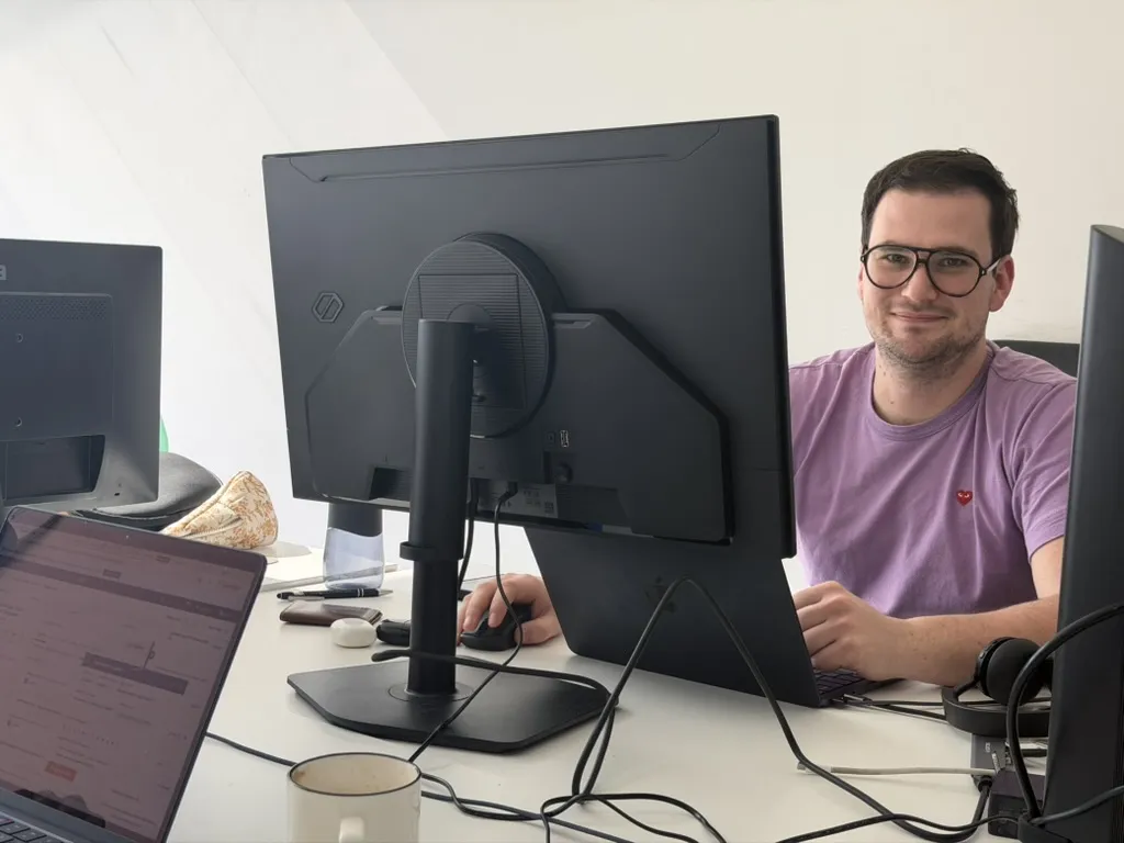 897B70B0 E8CA 45CC 9020 569F1995B6AF 1 105 c